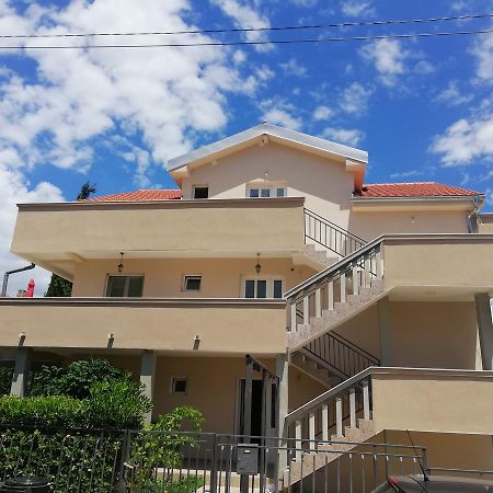 Apartmani Beljkas ティヴァト エクステリア 写真