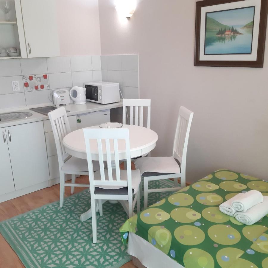 Apartmani Beljkas ティヴァト エクステリア 写真