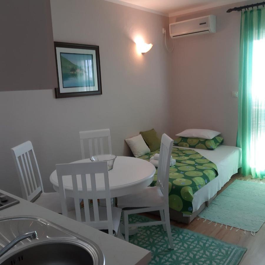 Apartmani Beljkas ティヴァト エクステリア 写真