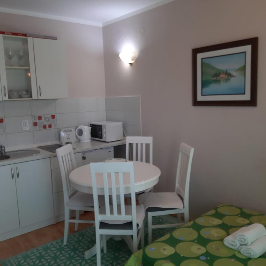 Apartmani Beljkas ティヴァト エクステリア 写真