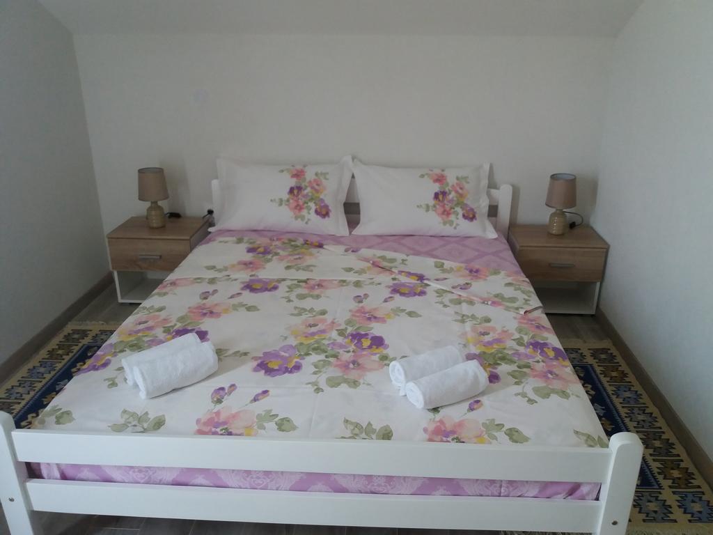 Apartmani Beljkas ティヴァト エクステリア 写真
